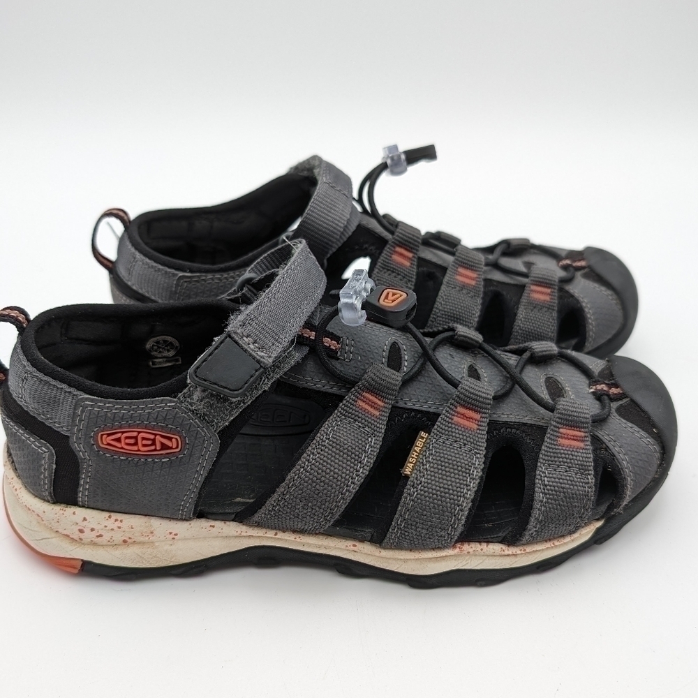 Keen Newport Neo H2 Closed Toe Water Sandal Youth Size 6 Magnet/Orange